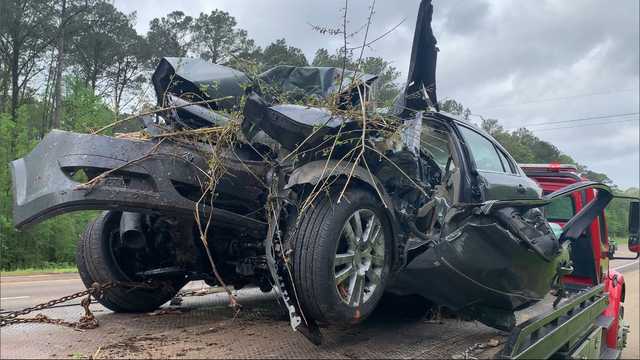 Driver critically injured when car crashes in Pearl - Vimarsana News
