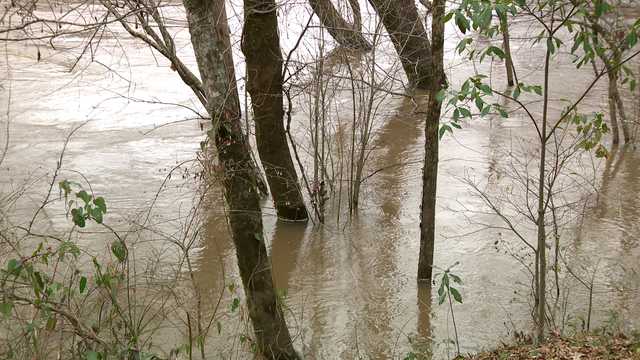 Residents living along Pearl River watching water warily - Vimarsana News