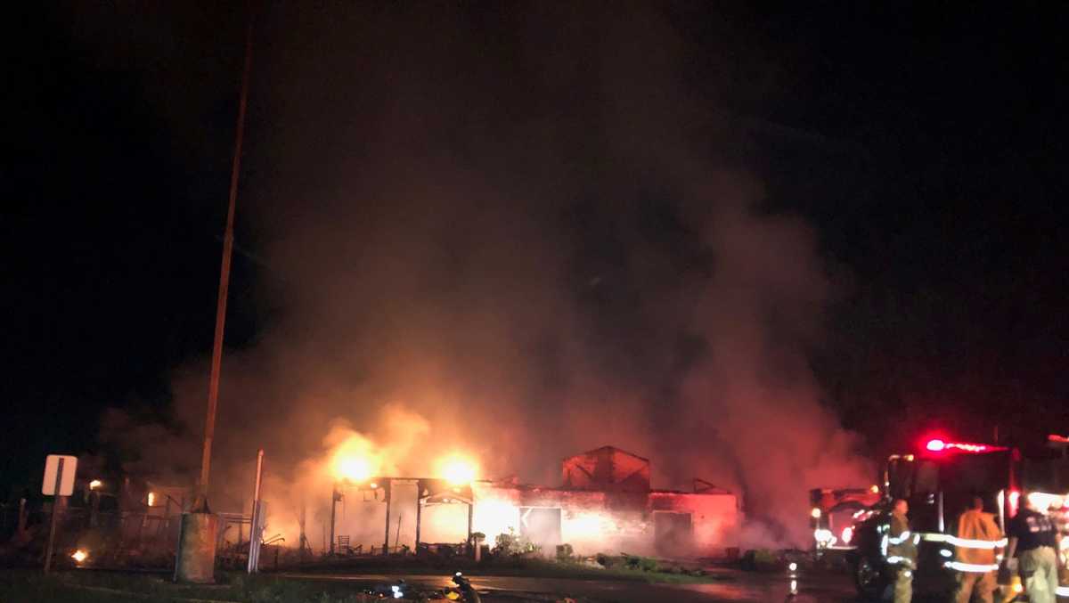 Building a total loss after fire breaks out at Pendleton Hills Country Club