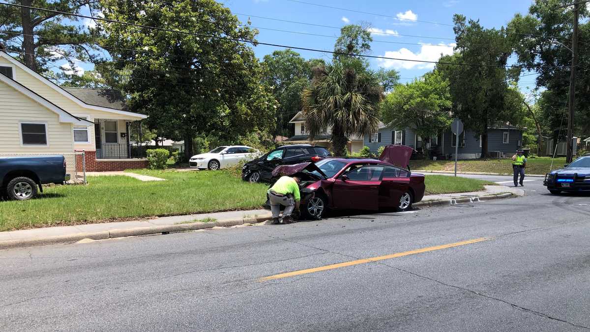 UPDATE One in custody following Savannah police chase, crash