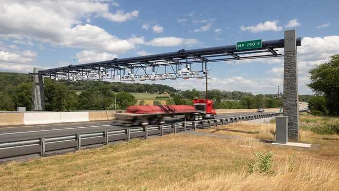 Pórtico de peaje en la vía pública de Pennsylvania Turnpike