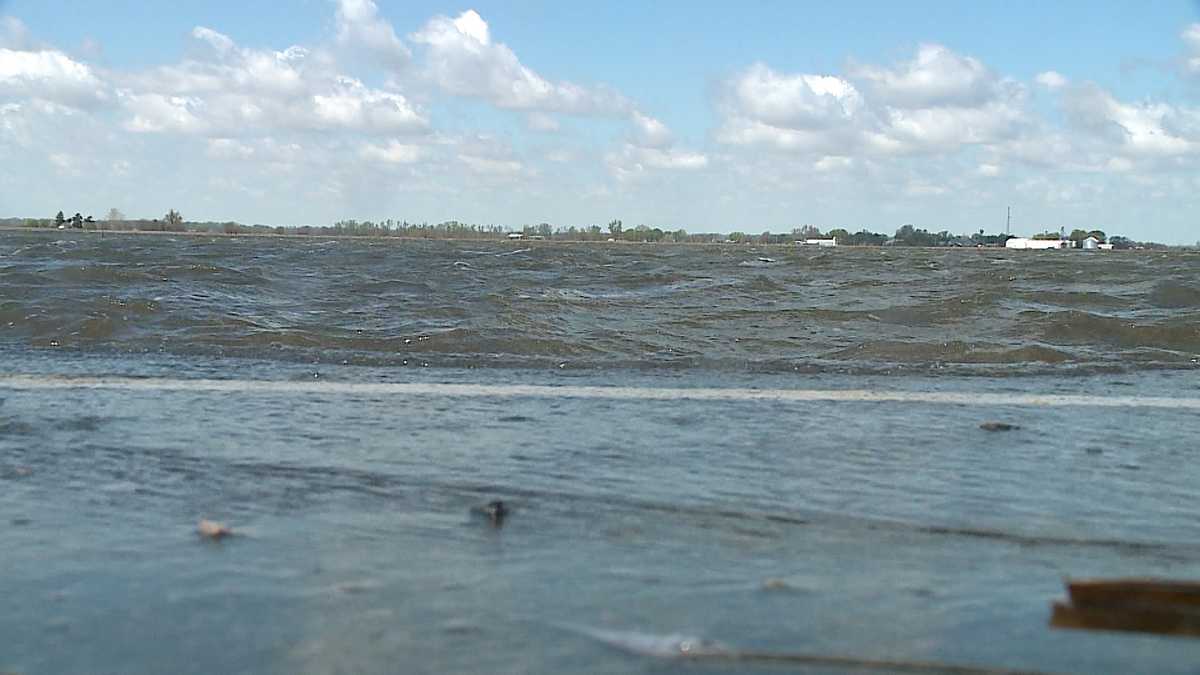Water still flowing into Percival, Iowa due to levee breach