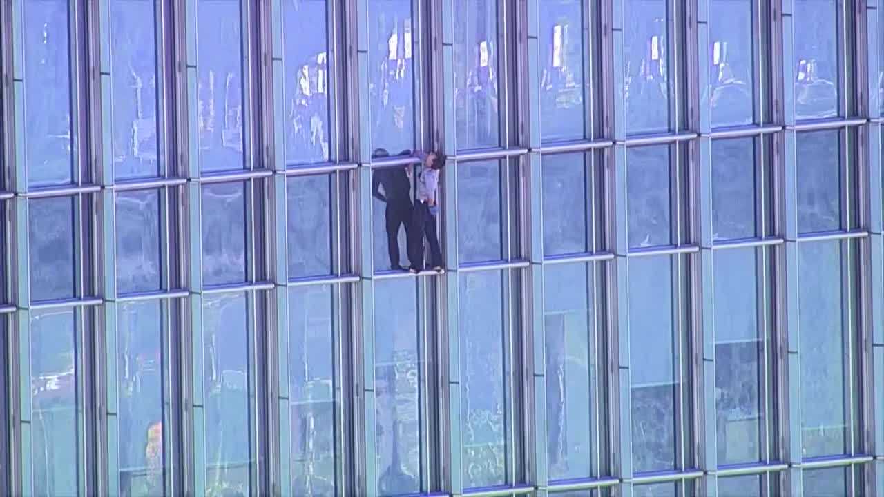 Person taken into custody after climbing Oklahoma City skyscraper - Vimarsana News