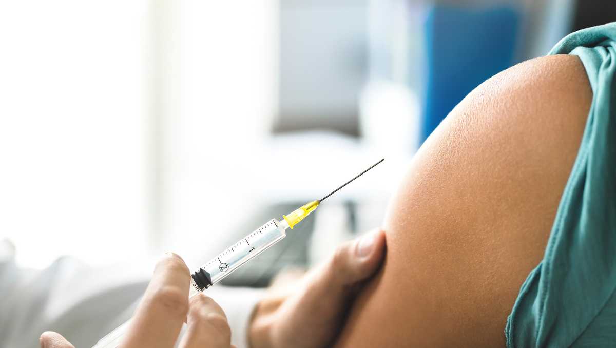 What to know about getting the updated COVID-19 booster and flu shot at ...