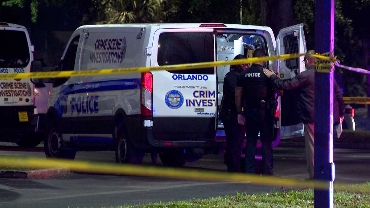 Orlando police investigate deadly shooting at shopping plaza