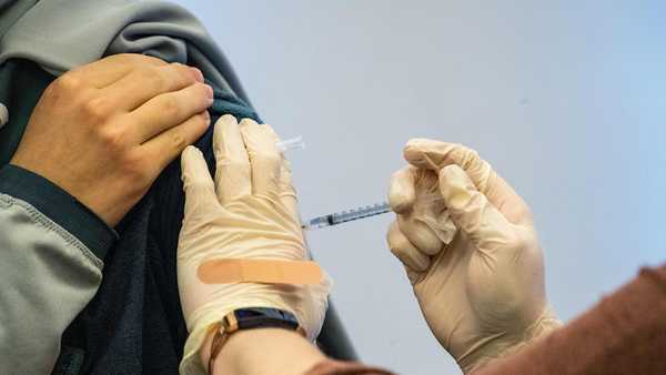 Children 12-15 years old receive a Pfizer-BioNTech Covid-19 vaccine booster at Hartford Hospital in Hartford, Connecticut on January 6, 2022. (Photo by Joseph Prezioso / AFP) (Photo by JOSEPH PREZIOSO/AFP via Getty Images)