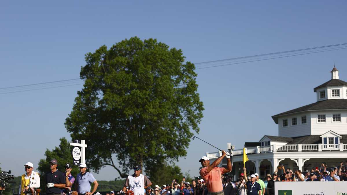 Tiger Woods draws crowds at PGA Championship Day 1