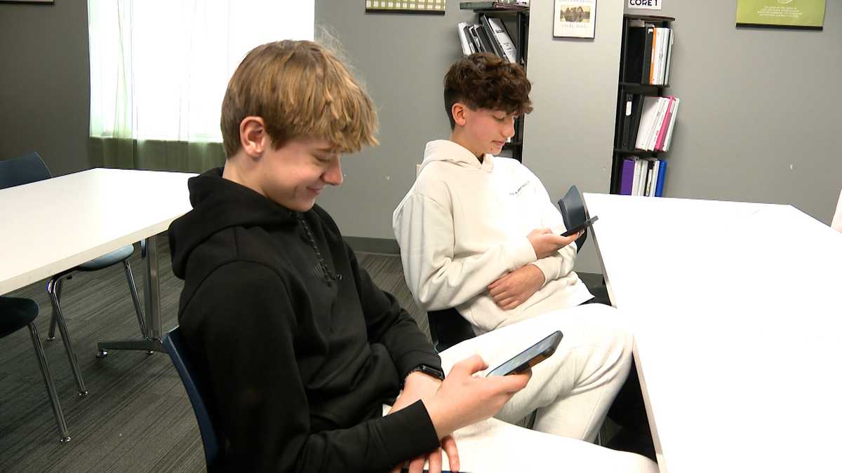 Urbandale eighth-graders put to test w “digital fast”