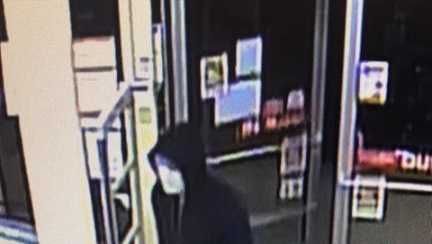 Police investigate robbery where man, armed with hammer, demands clerk ...