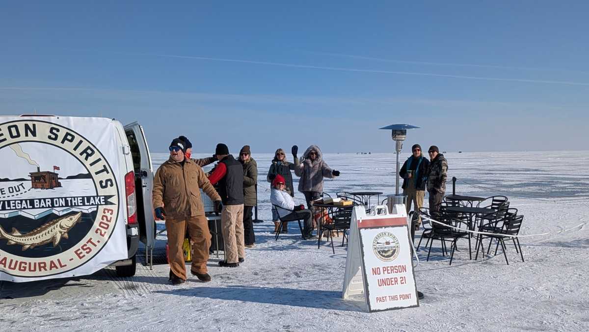 Oshkosh distillery opens first legal bar on Lake Winnebago