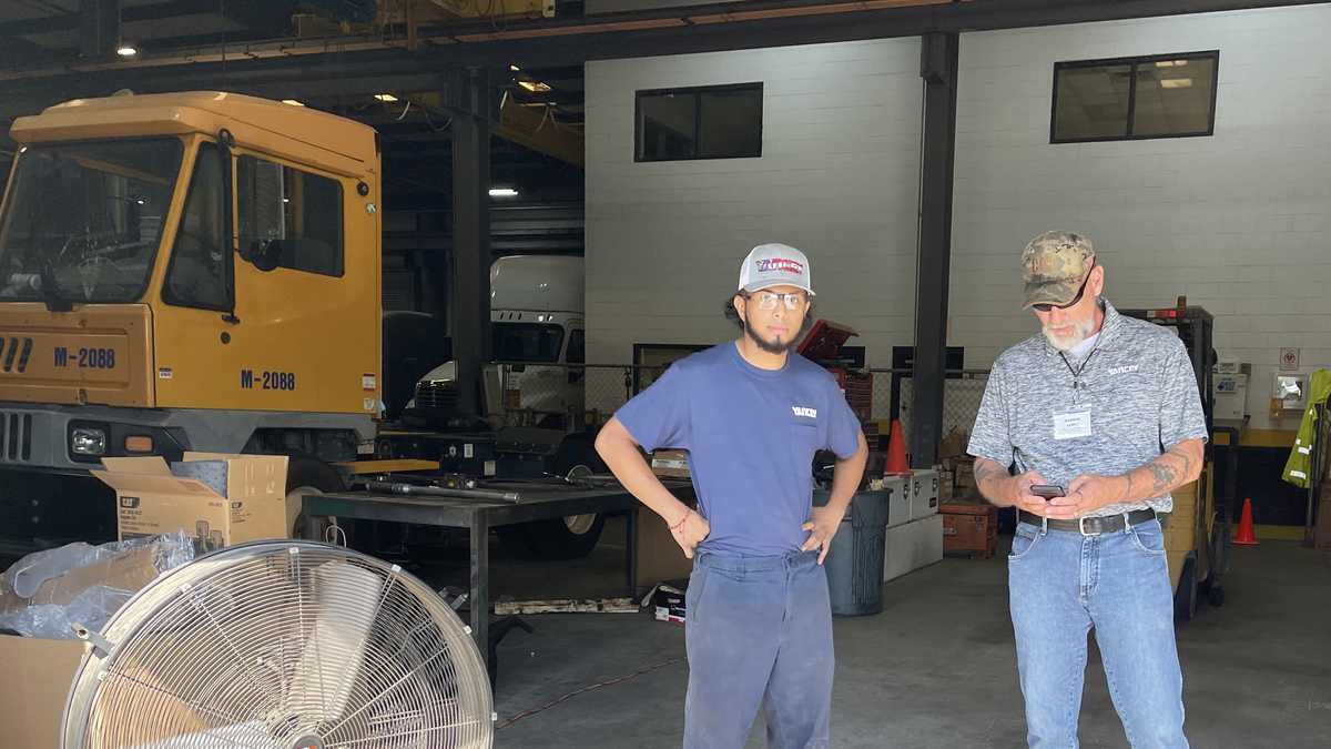 Photo Gallery Yancey Bros. hosts CAT Career Day