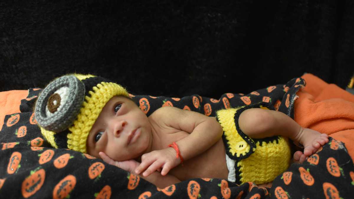 UofL Hospital NICU Babies Pose In Their Holiday Best, Louisville KY