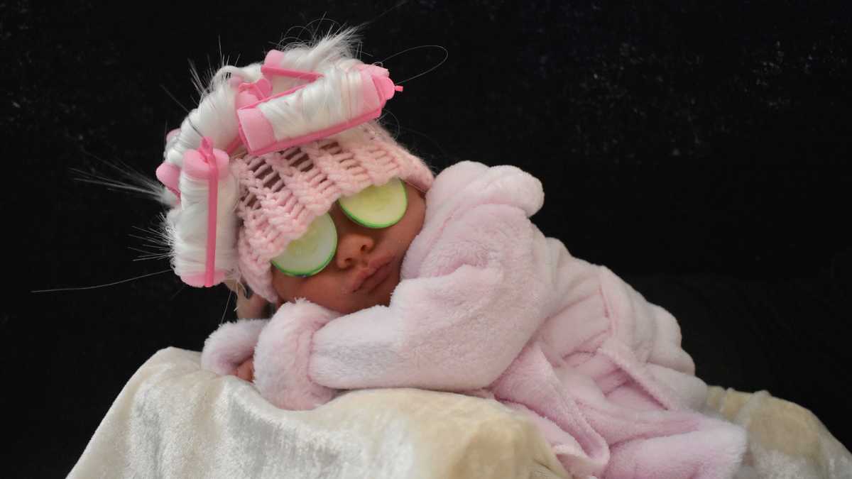 UofL Hospital NICU Babies Pose In Their Holiday Best, Louisville KY