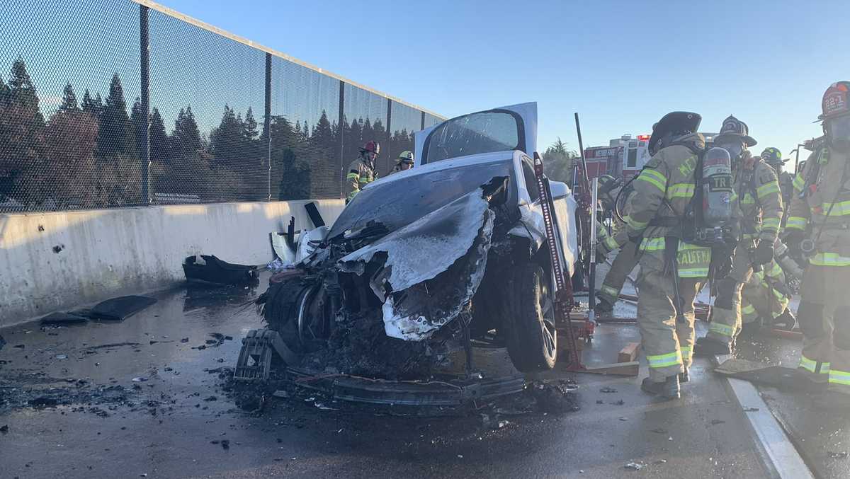 Tesla는 Rancho Cordova 근처의 Interstate 50에서 화재를 당했습니다.