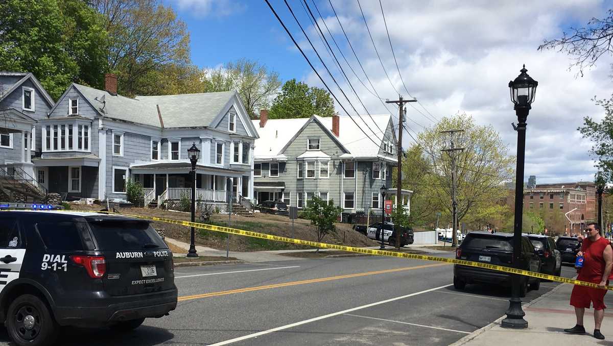 Suspect in armed standoff in Auburn shot, killed by police