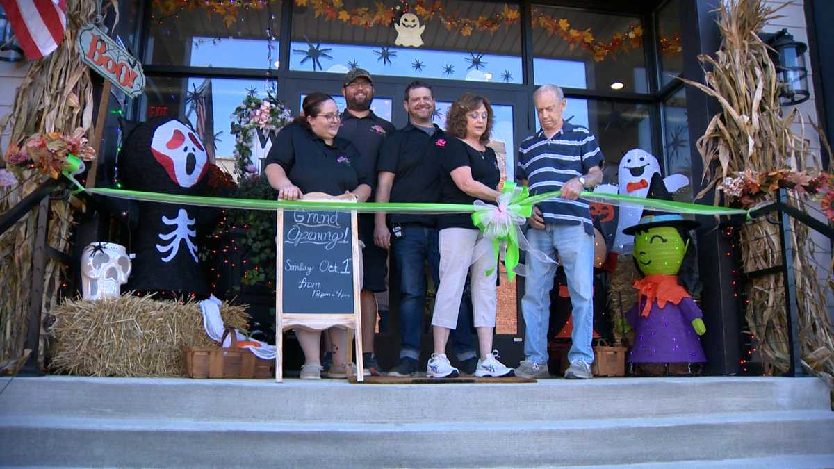 Lea’s Floral Shop in East McKeesport reopens