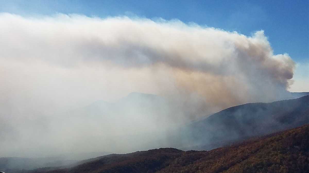 Pinnacle Mountain fire jumps into Greenville County, officials say
