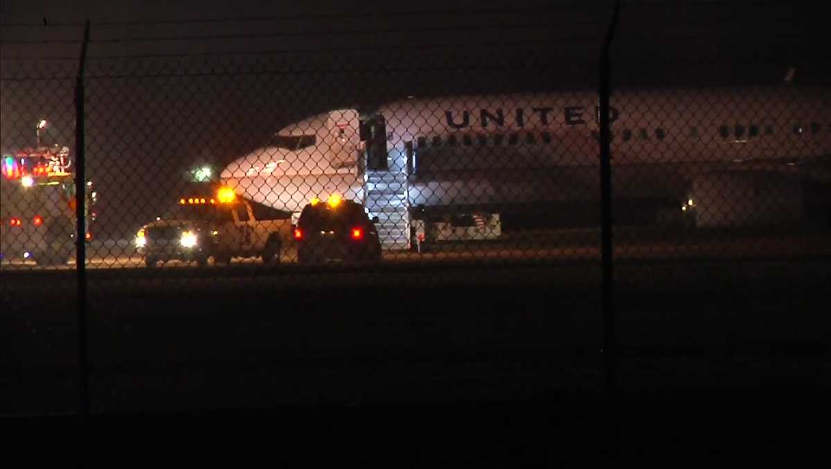 United Airlines flight slides off runway in Green Bay