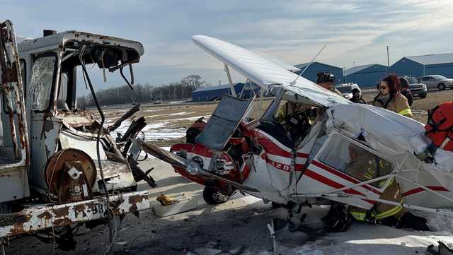 Small plane crashes into fuel tanker truck before takeoff in Racine County - Vimarsana News