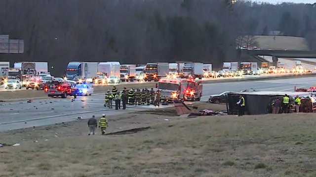 North Carolina: Plane crashes into tractor-trailer on I-85 - Vimarsana News