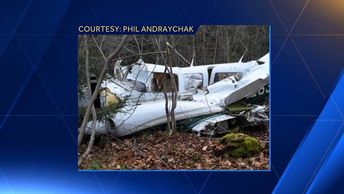 4 people injured in small plane crash in Pennsylvania