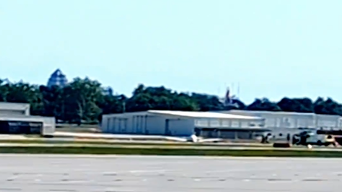 Пистата на летище Де Мойн затвори след аварийно кацане