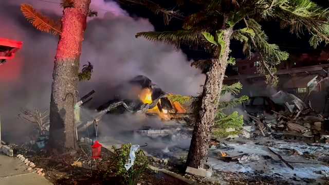 Small plane crashes at mobile home park in Clearwater, Florida, and homes are on fire, officials say - Vimarsana News