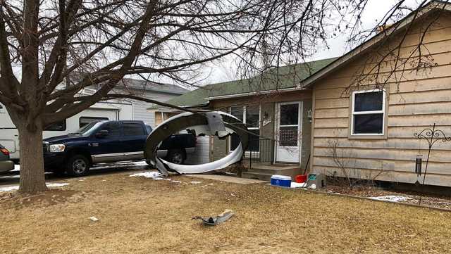 Flight returns to airport as police receive reports of plane debris in neighborhoods outside Denver - Vimarsana News