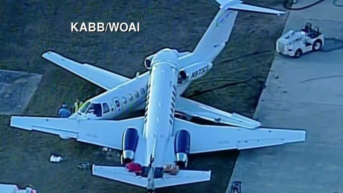 Planes Collide On Runway planes-collide-on-runway