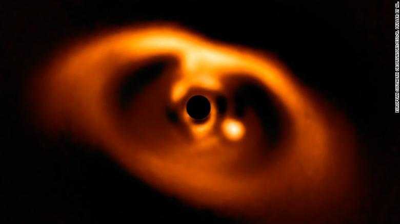 See first newborn planet caught on camera