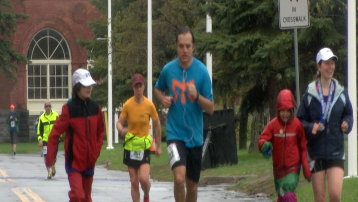 Hundreds participate in Run Vermont's half marathon