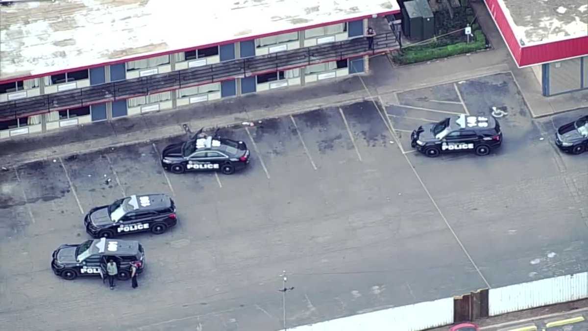 Oklahoma City police investigate homicide at motel