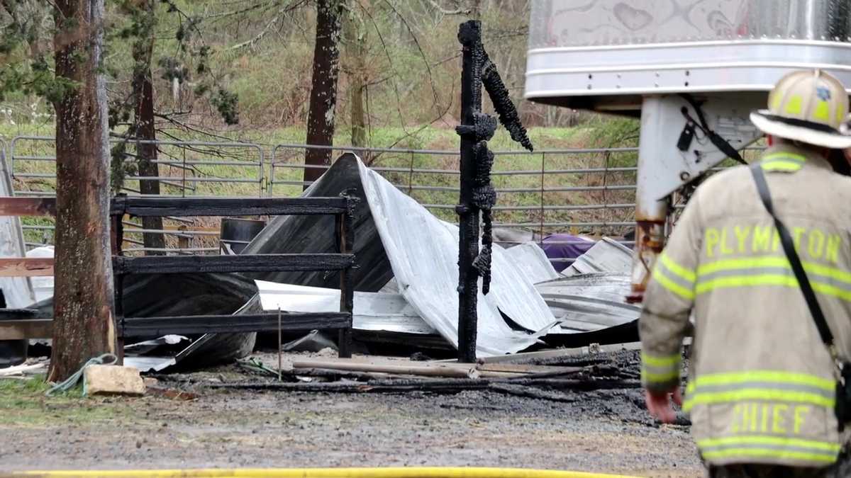 Plympton, Massachusetts, barn with up to a dozen horses catches fire