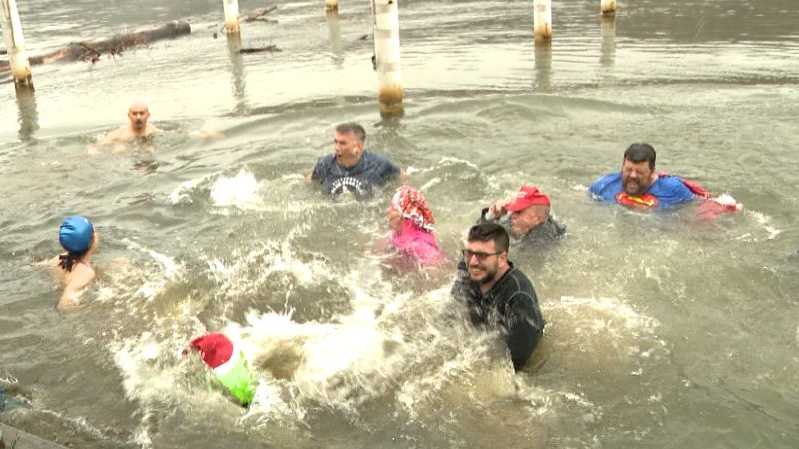 Hundreds plunge into Mon River for good cause