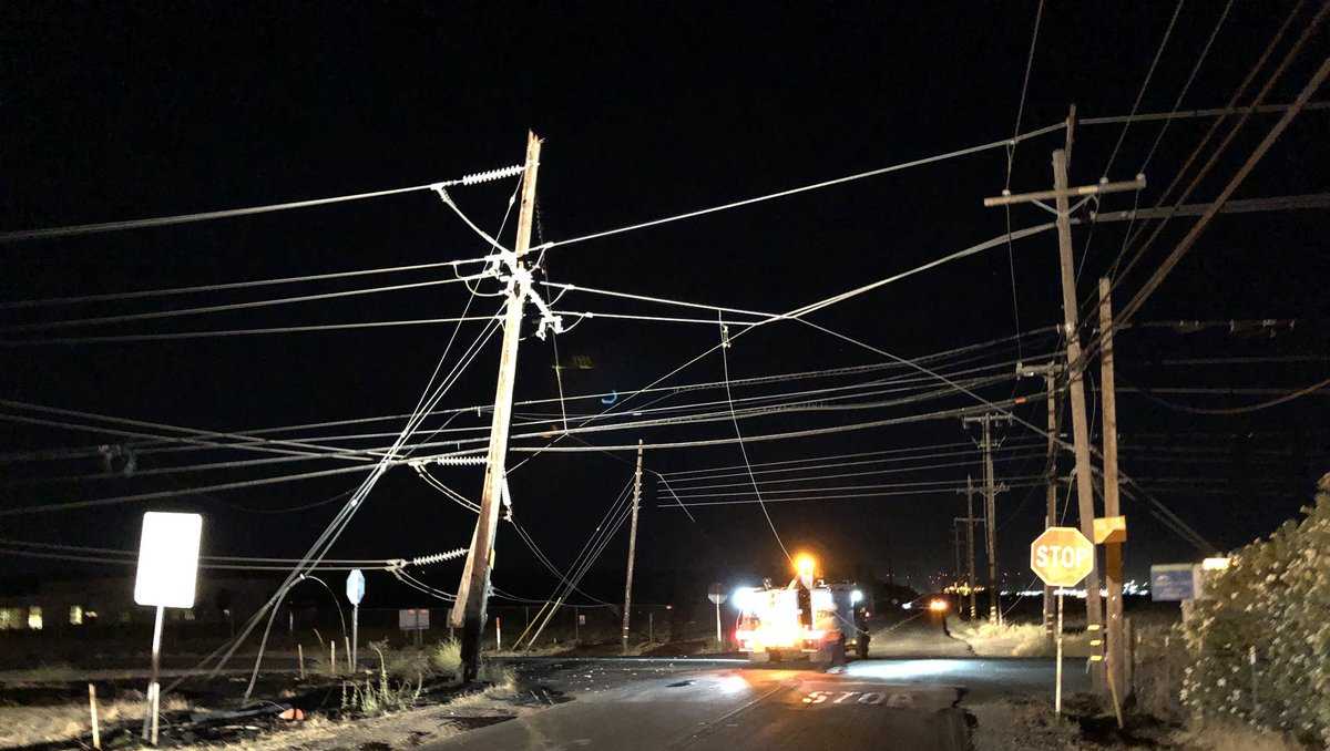 Car hits pole in Tracy closing two roads, knocking out power
