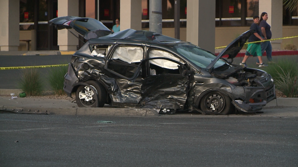 Crash closes intersection of Eubank, Indian School