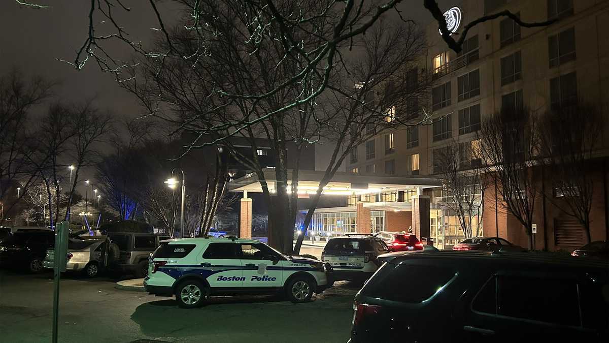 4 people stabbed at DoubleTree hotel in Dorchester, police say