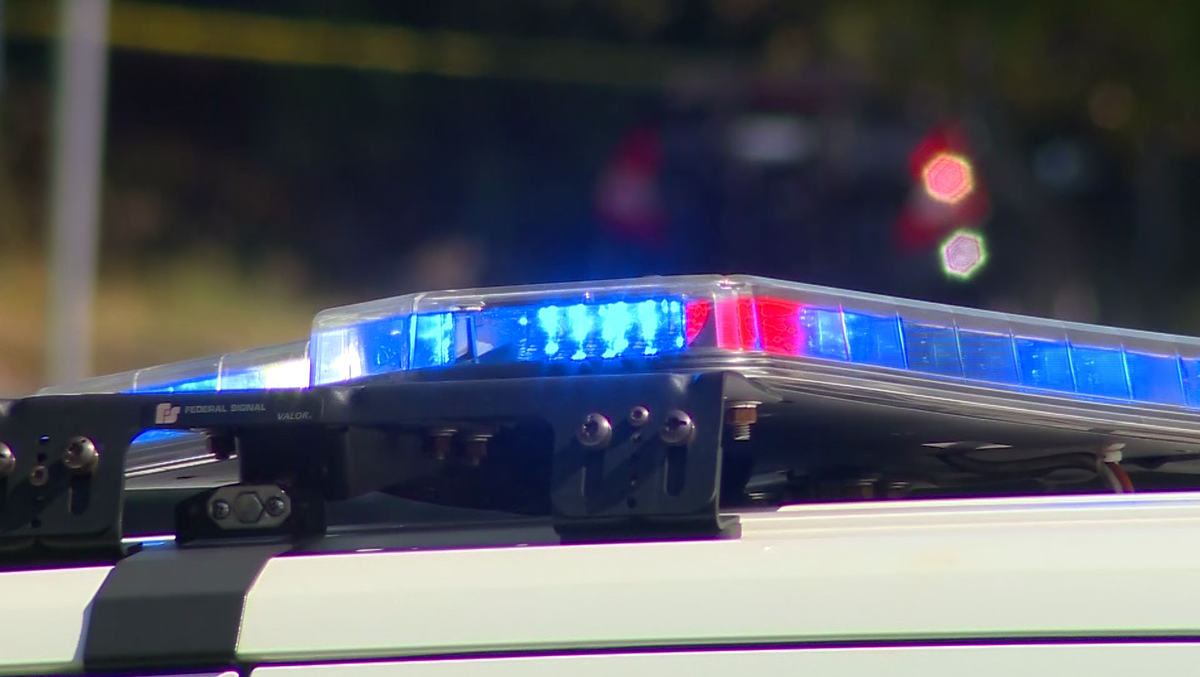 Gray Road shut down for short time in Gorham due to vehicle crash - WMTW
