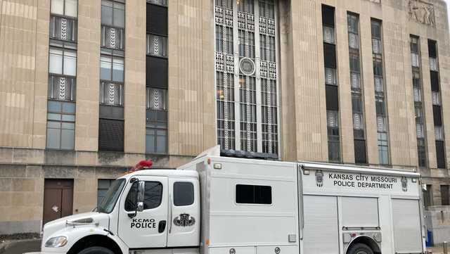 Suspicious package prompts evacuation at City Hall in Kansas City - Vimarsana News