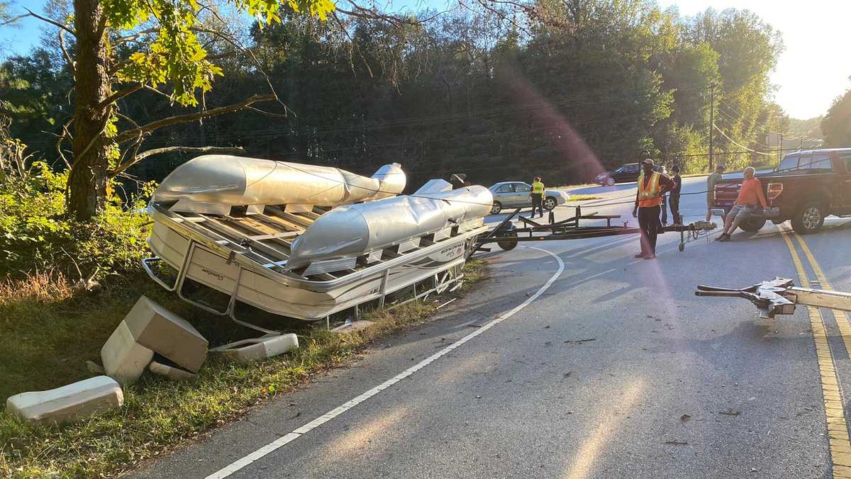 Anderson County Crash involving pontoon boat slows traffic