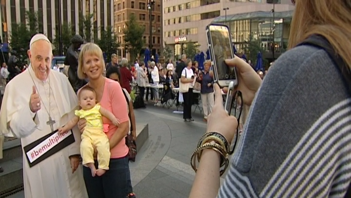 Archives: Cincinnatians gather at Fountain Square to watch Pope Francis address Congress
