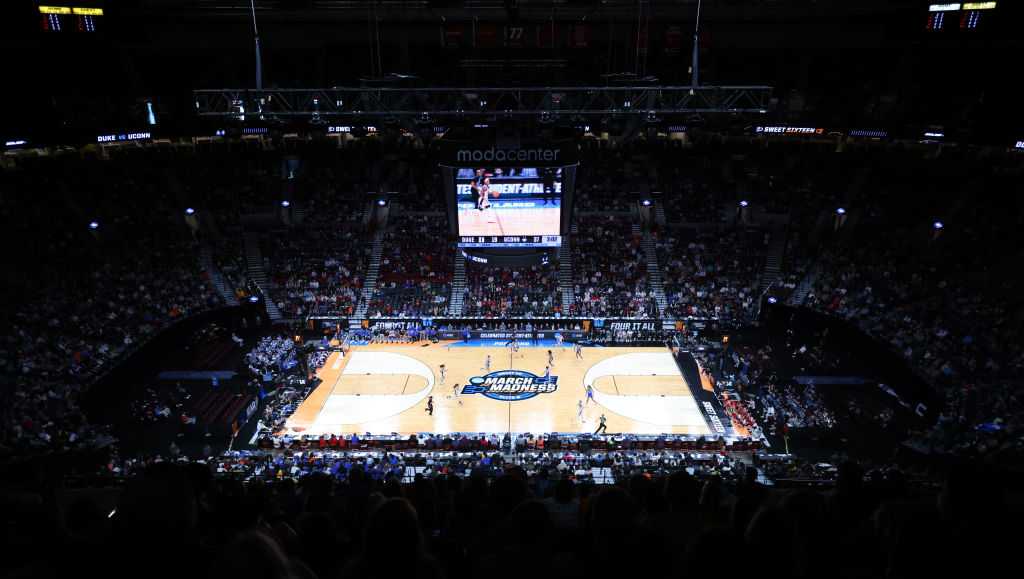 Women's NCAA games in Portland had mismatched 3-point lines - Vimarsana News