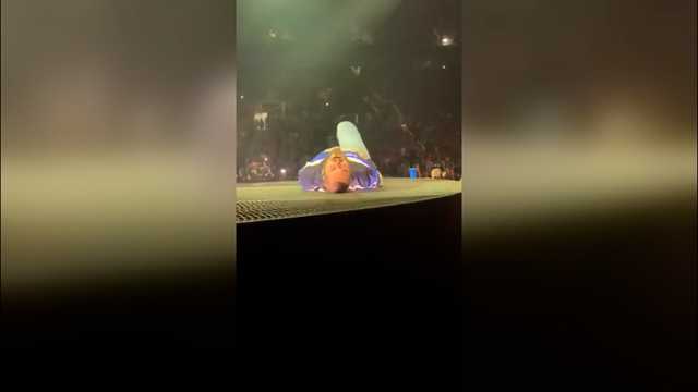 Post Malone suffers bruised ribs after falling through a hole on stage in St. Louis - Vimarsana News