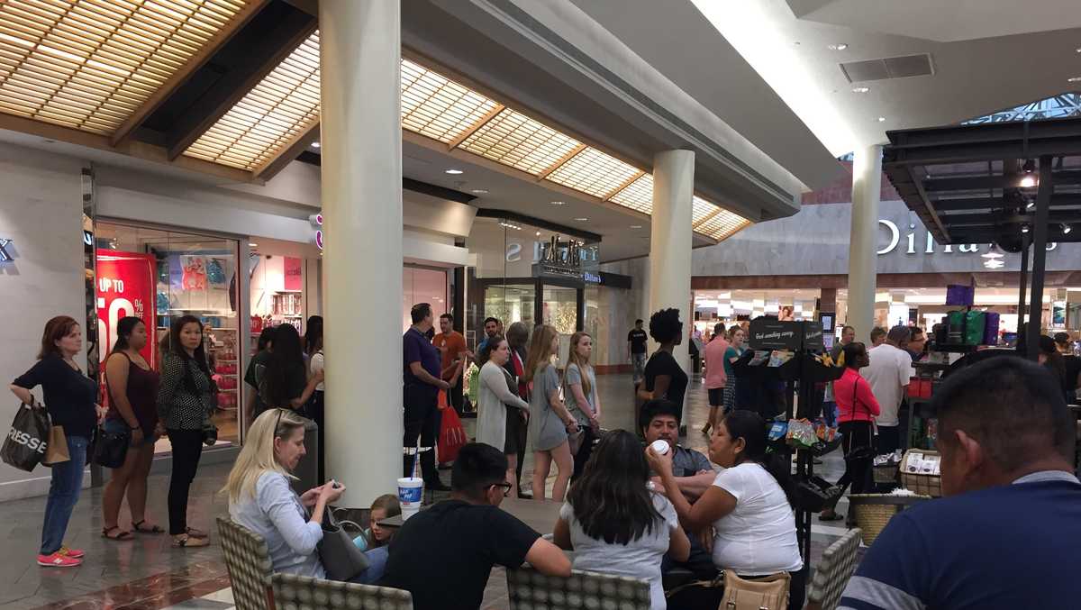 Shoppers head to Lakeside Mall day after Christmas for returns, leave ...