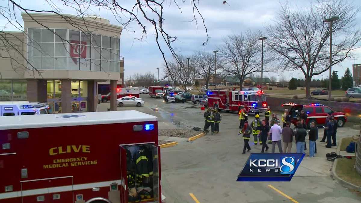 6 Walgreens employees taken to hospital after falling ill