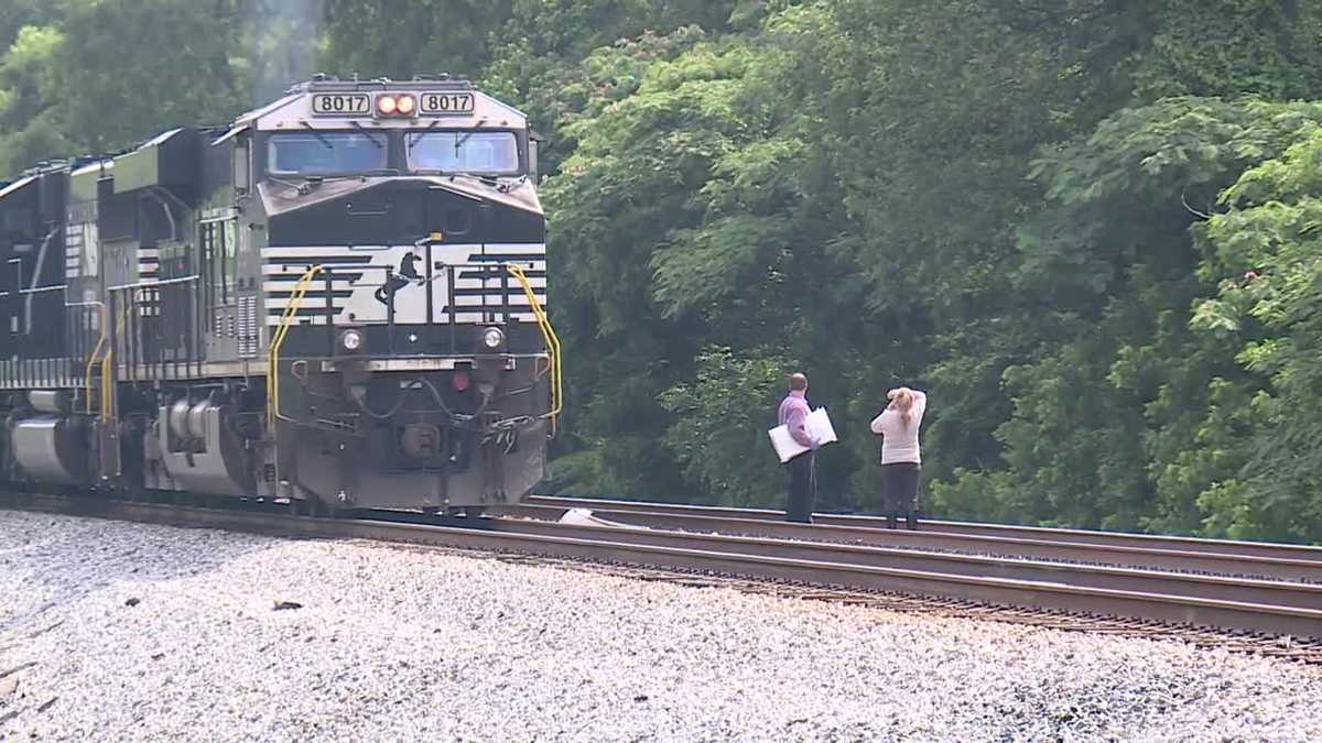 Man, woman dead after Amtrak train collides with their car in Lipscomb