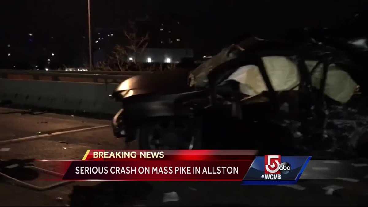 5 hurt in multi-car crash on Mass Pike