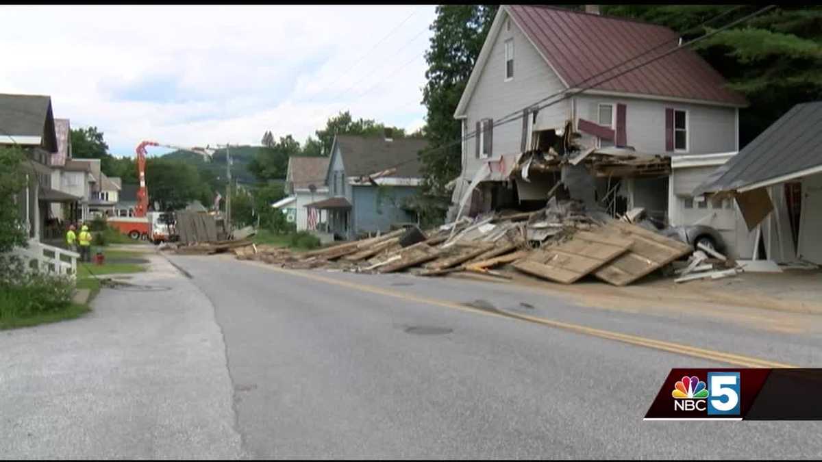 2 injured after tractor-trailer crashes into home