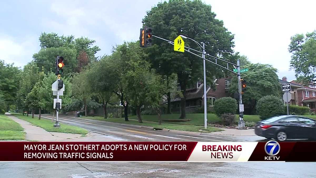 Omaha mayor approves new policy to remove traffic signals