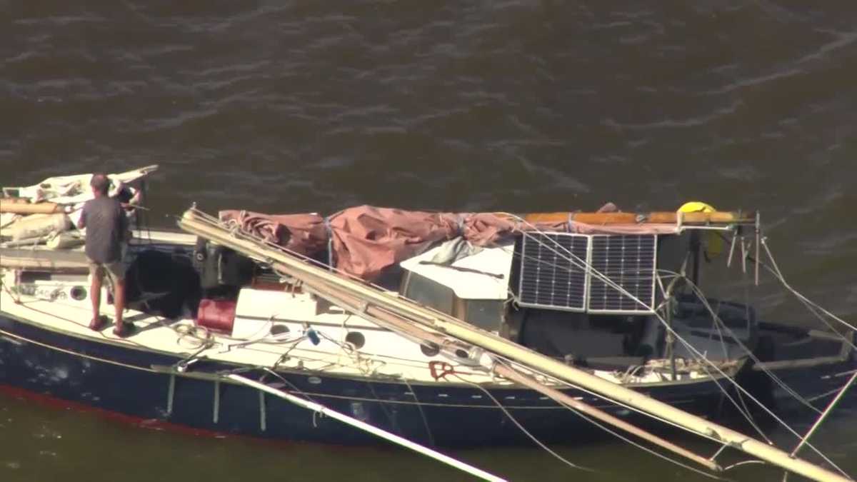 Boat crashes into bridge over Banana River in Brevard County